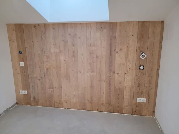 Habillage tête de lit vieux bois